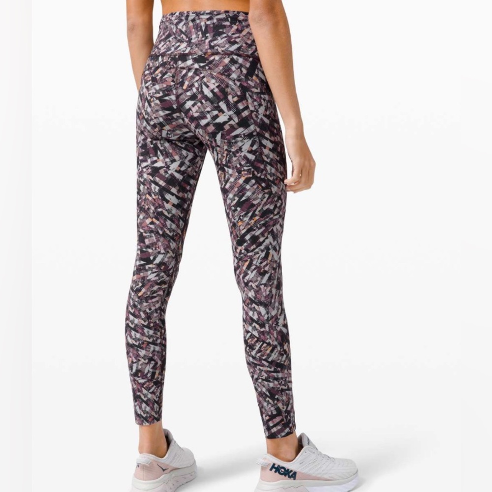 ✨Lululemon Fast & Free Tight I|25"
Non-Reflective Nulux Kaleidoscopic Pink Multi